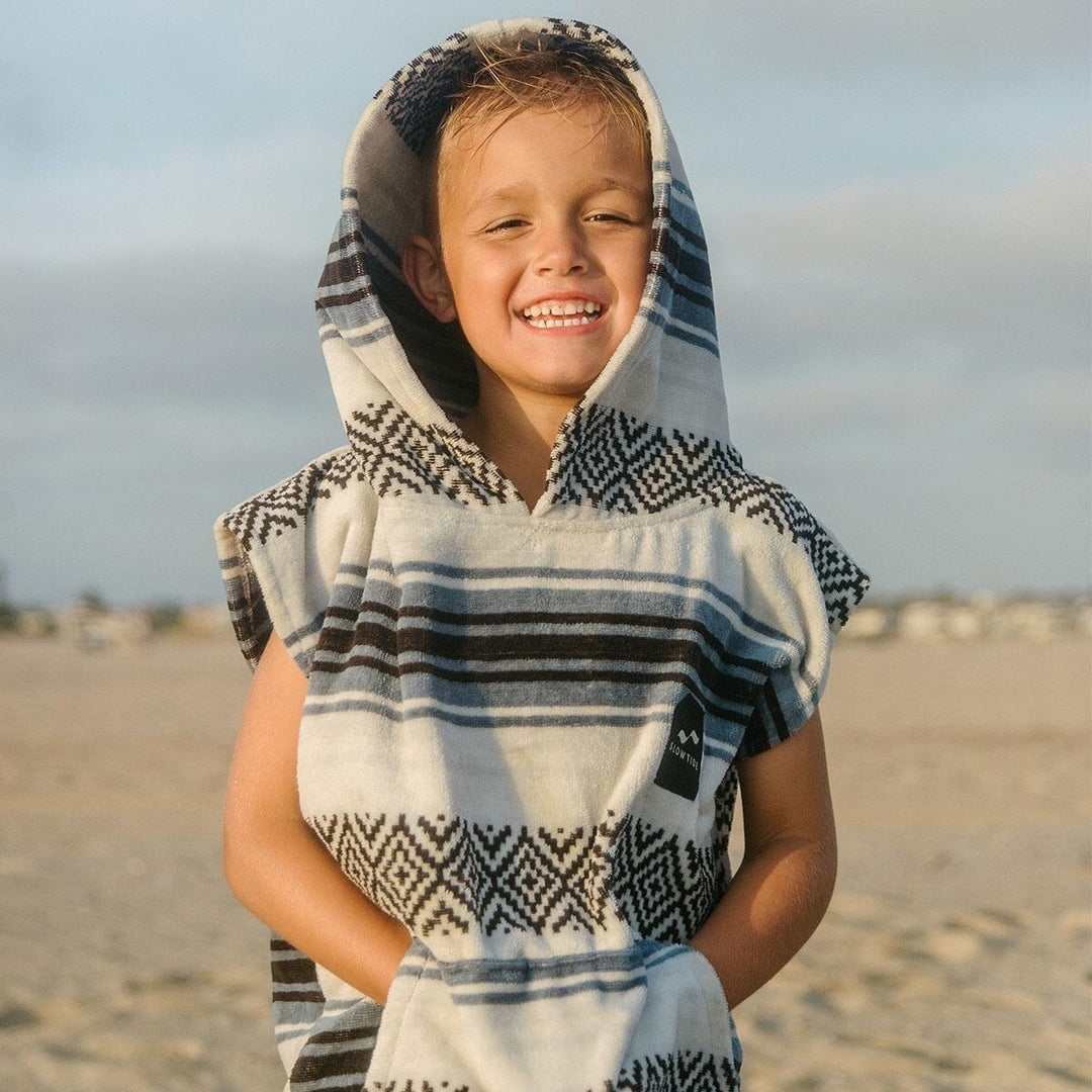 Slowtide Oso Changing Poncho (Youth) | White