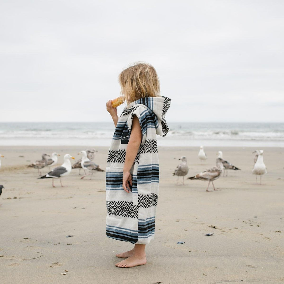 Slowtide Oso Changing Poncho (Youth) | White