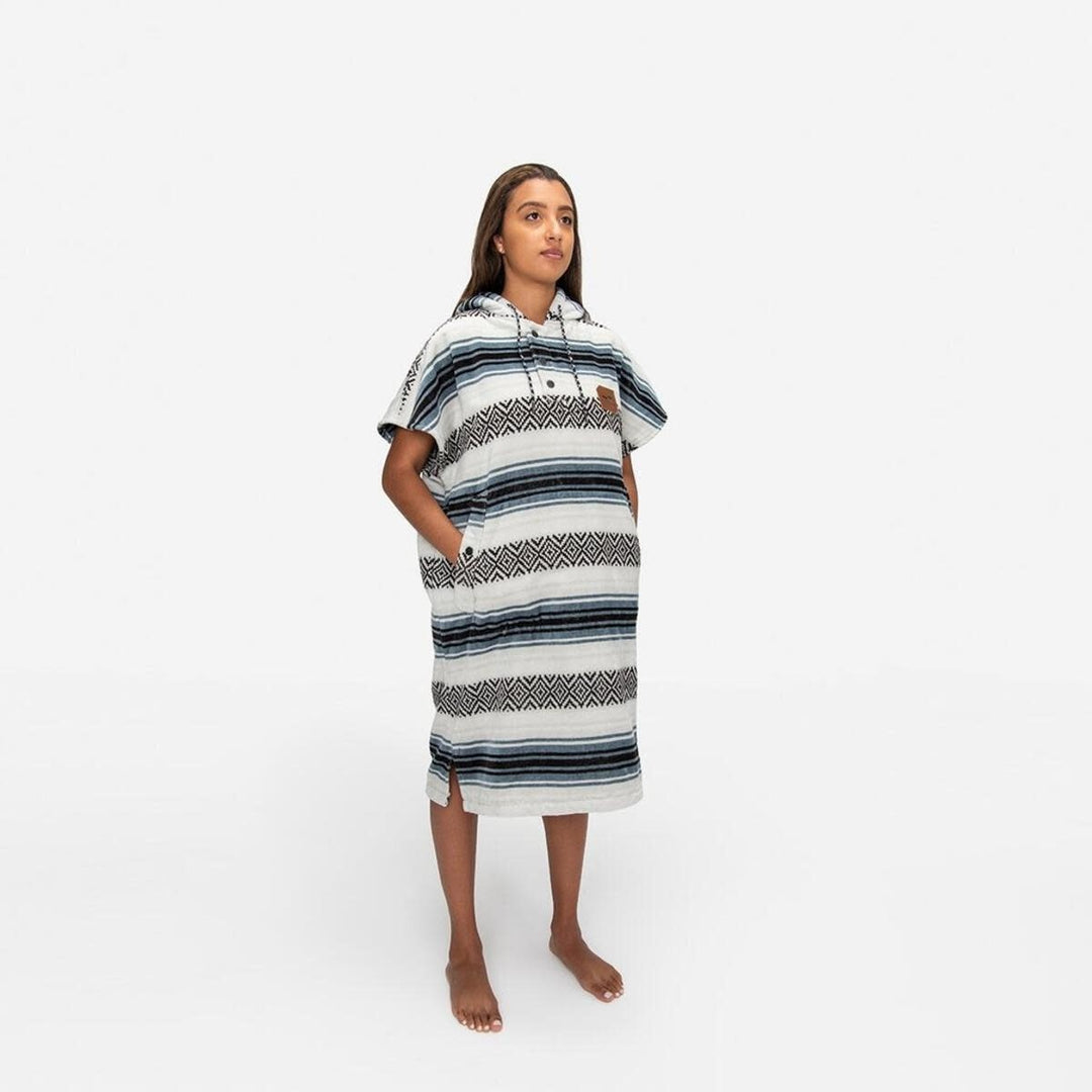 Slowtide Oso Changing Poncho | White