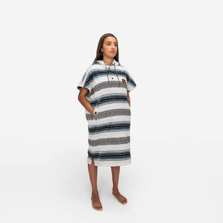 Slowtide Oso Changing Poncho | White