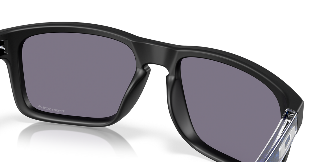 Oakley Holbrook Matte Black Blue Resin | Prizm Grey