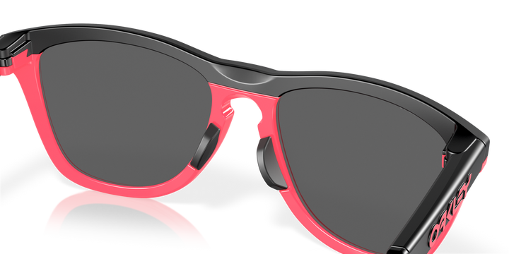 Oakley Frogskins Hybrid Matte Black/Neon Pink | Prizm Black