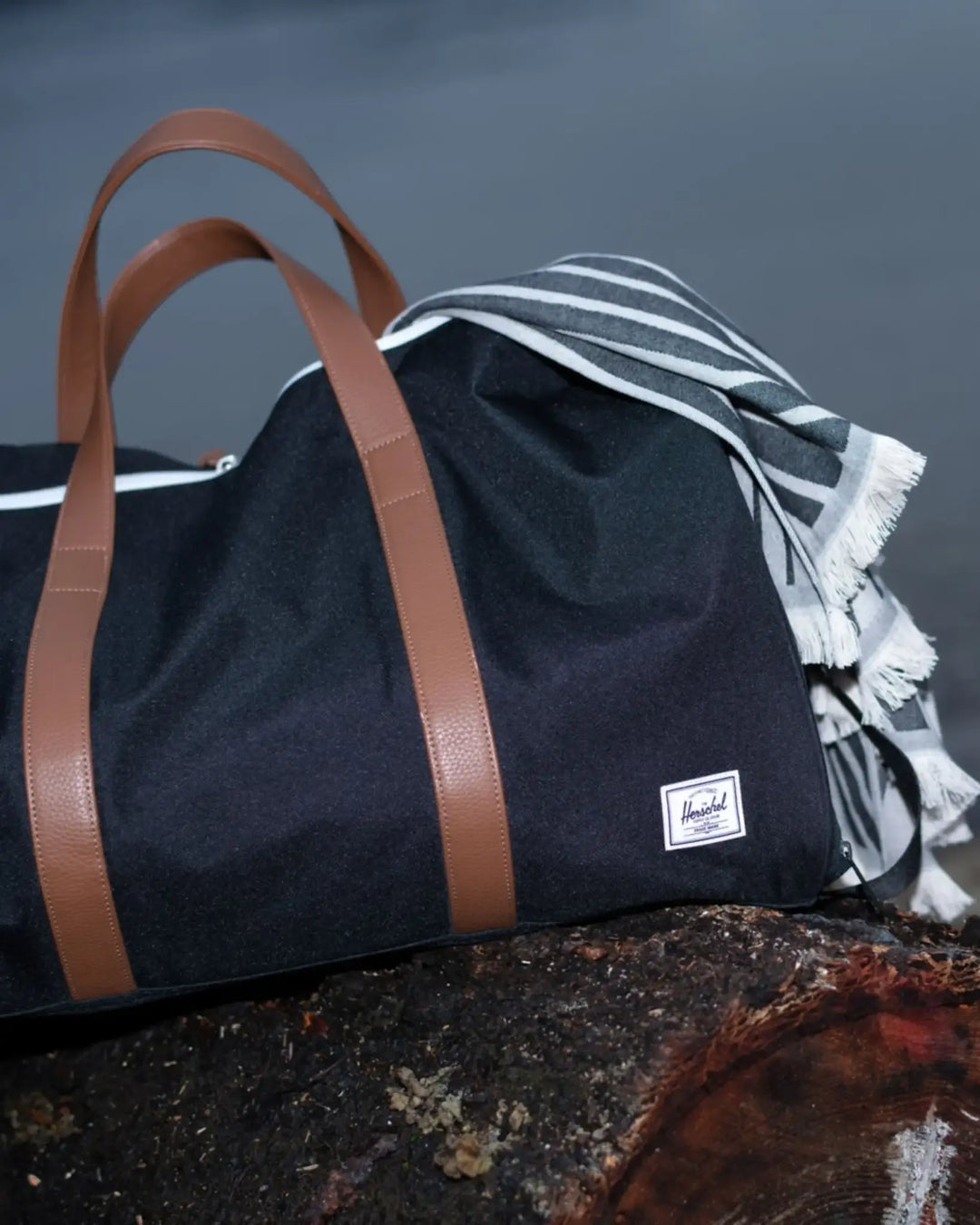 Herschel Novel Duffle (Unisex) | Black