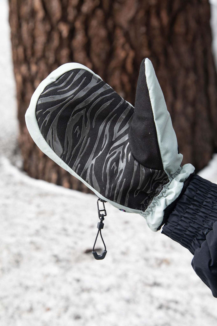 Deathgrip Ghoul Mitt 2026 | Melodie Perault