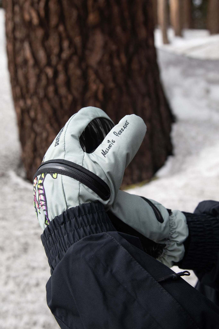 Deathgrip Ghoul Mitt 2026 | Melodie Perault