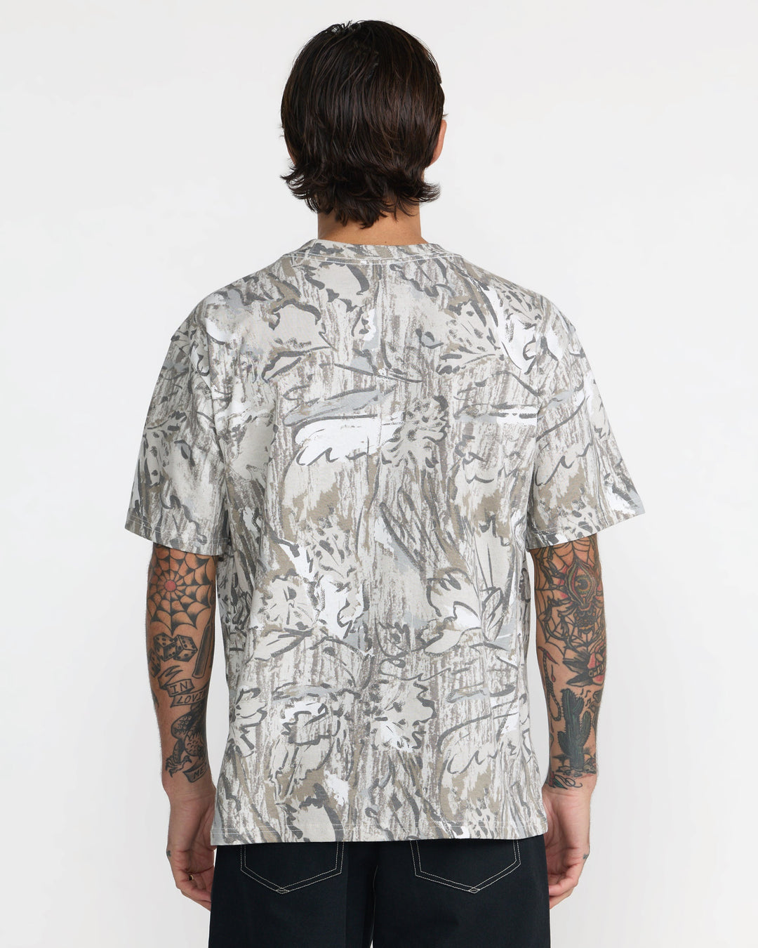 RVCA Men’s Americana Pocket Label Ss in Camo, back view on model