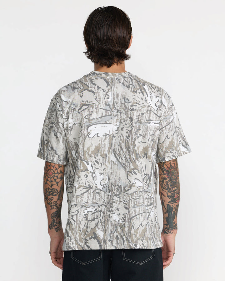 RVCA Men’s Americana Pocket Label Ss in Camo, back view on model