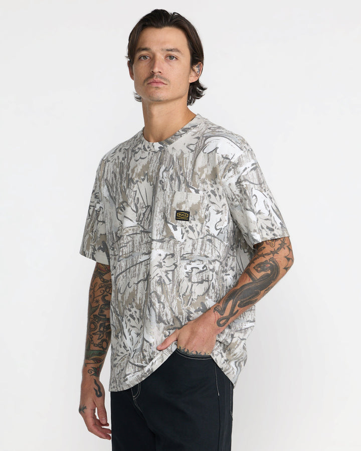 RVCA Men’s Americana Pocket Label Ss in Camo, side view on model