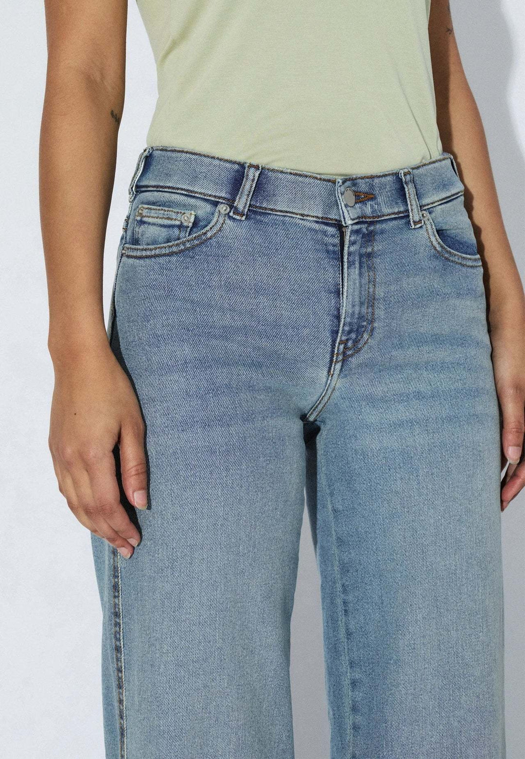 Dr. Denim Zila Denim 32" (Womens) | Cape Light Vintage