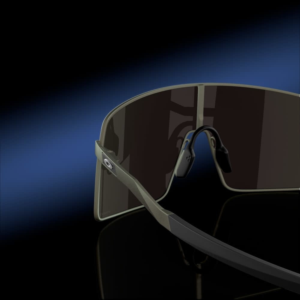 Oakley Sutro Ti Satin Lead | Prizm Sapphire