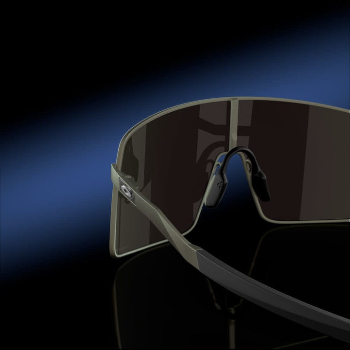 Oakley Sutro Ti Satin Lead | Prizm Sapphire