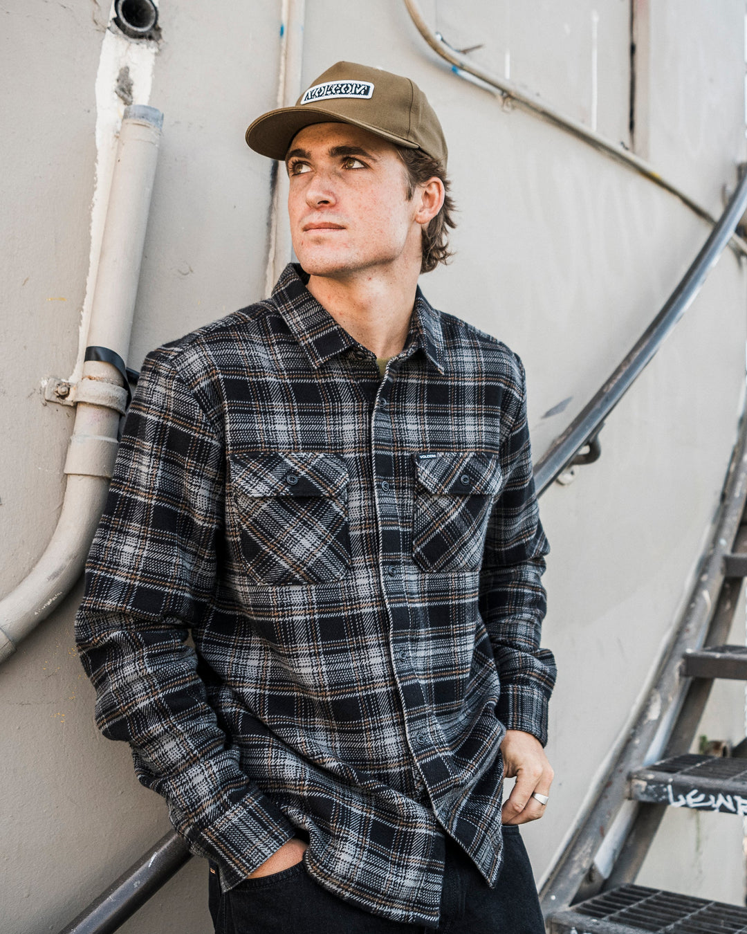 Volcom Mens Johnstone Ls - Black - official gallery image 2 