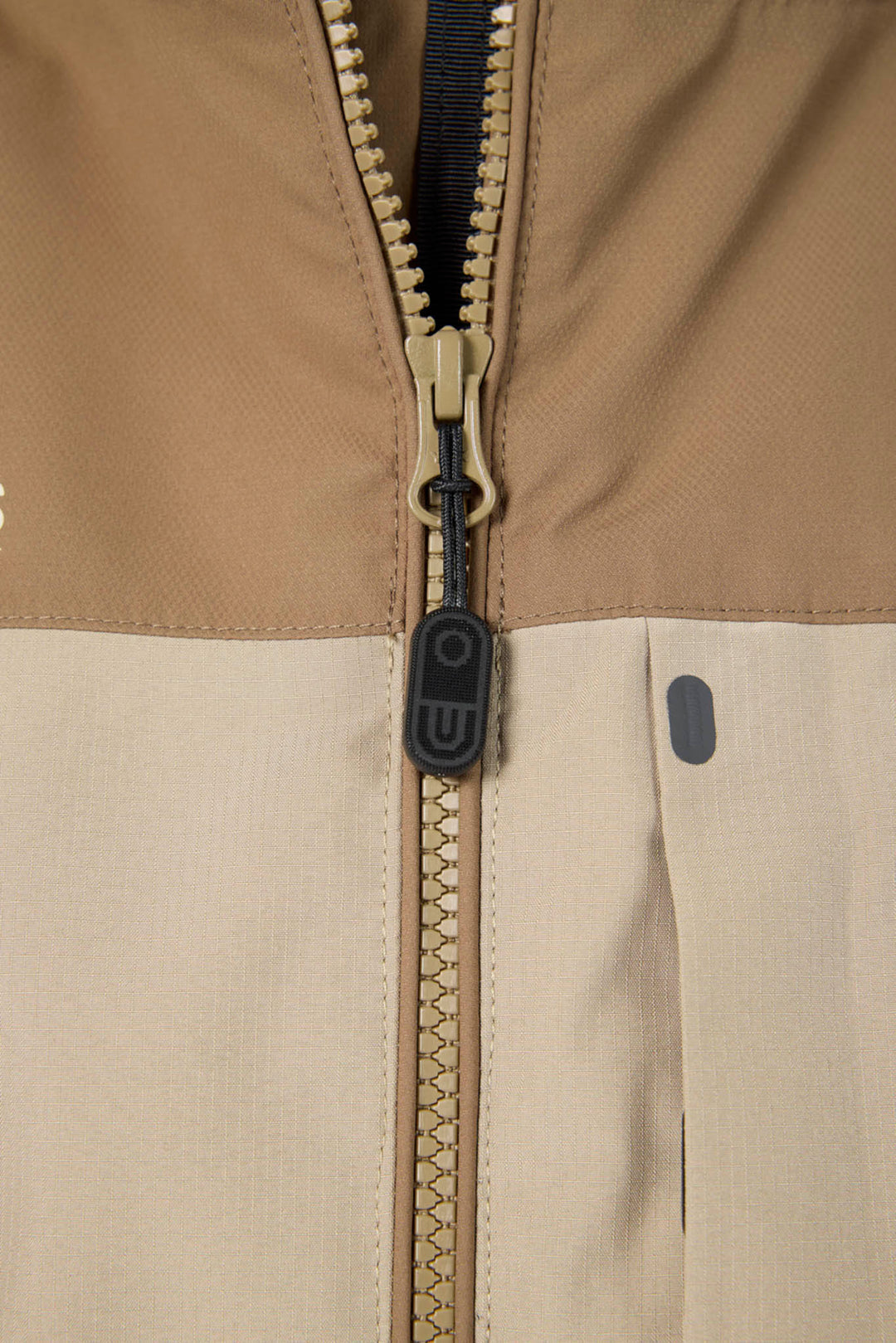 close beige zipper with pull tab