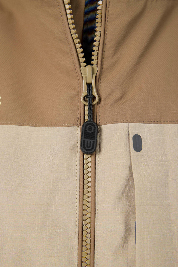 close beige zipper with pull tab