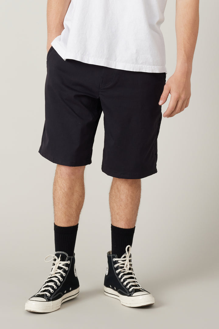 686 Everywhere 11 Short Relax (Mens) | Black