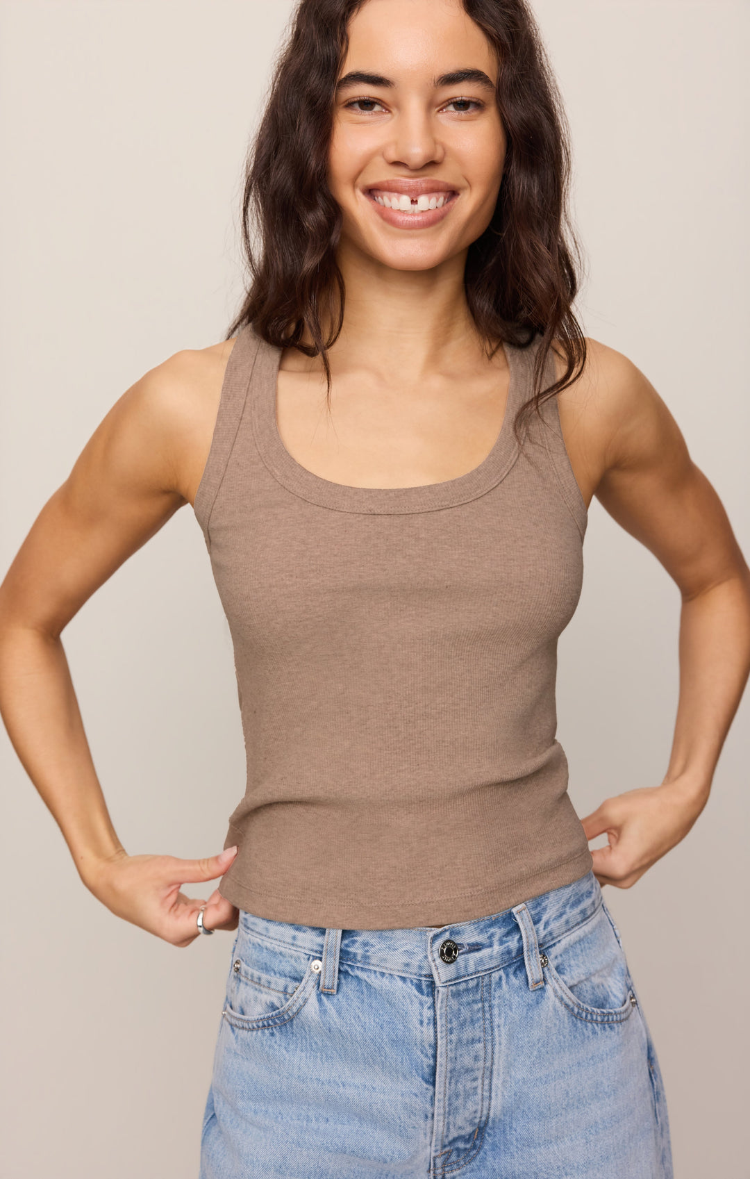 Z Supply Women’s Rowe Scoop Tank in Heather Ash, detail view