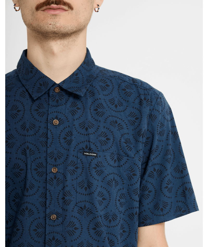 Volcom Scaler Stone Woven Short Sleeve (Men&