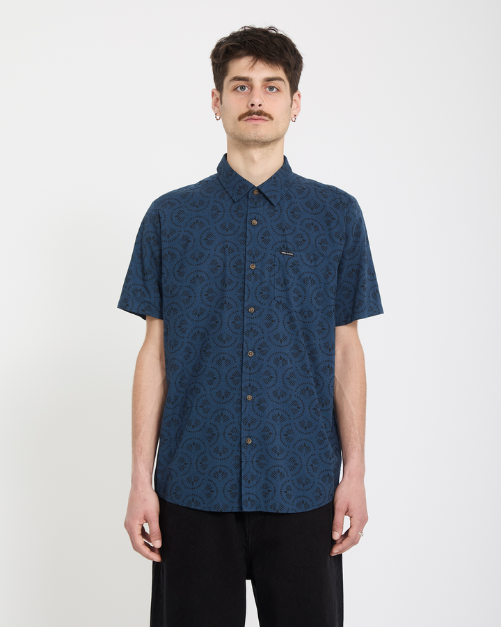 Volcom Scaler Stone Woven Short Sleeve (Men&