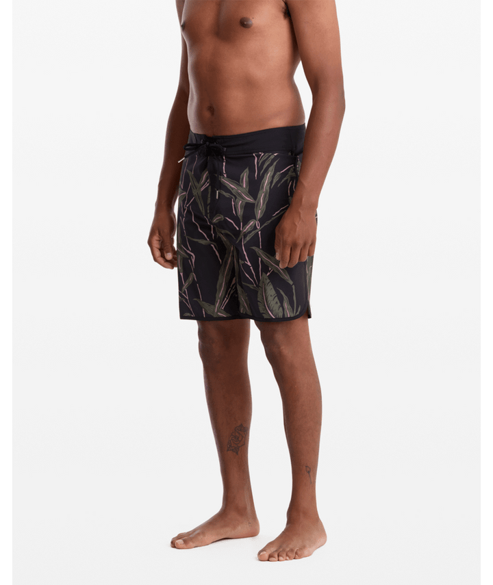 Volcom Encounter Scallop Mod 19 (Mens) | Black