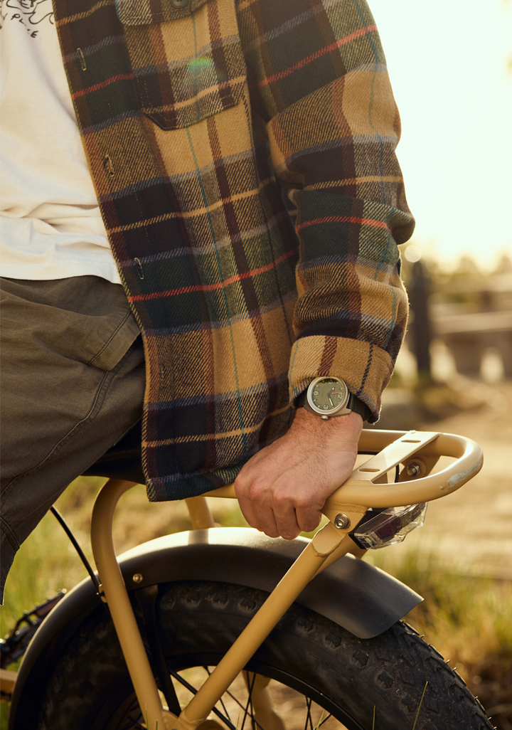 Nixon Clutch 42 | Matte Silver/Thyme