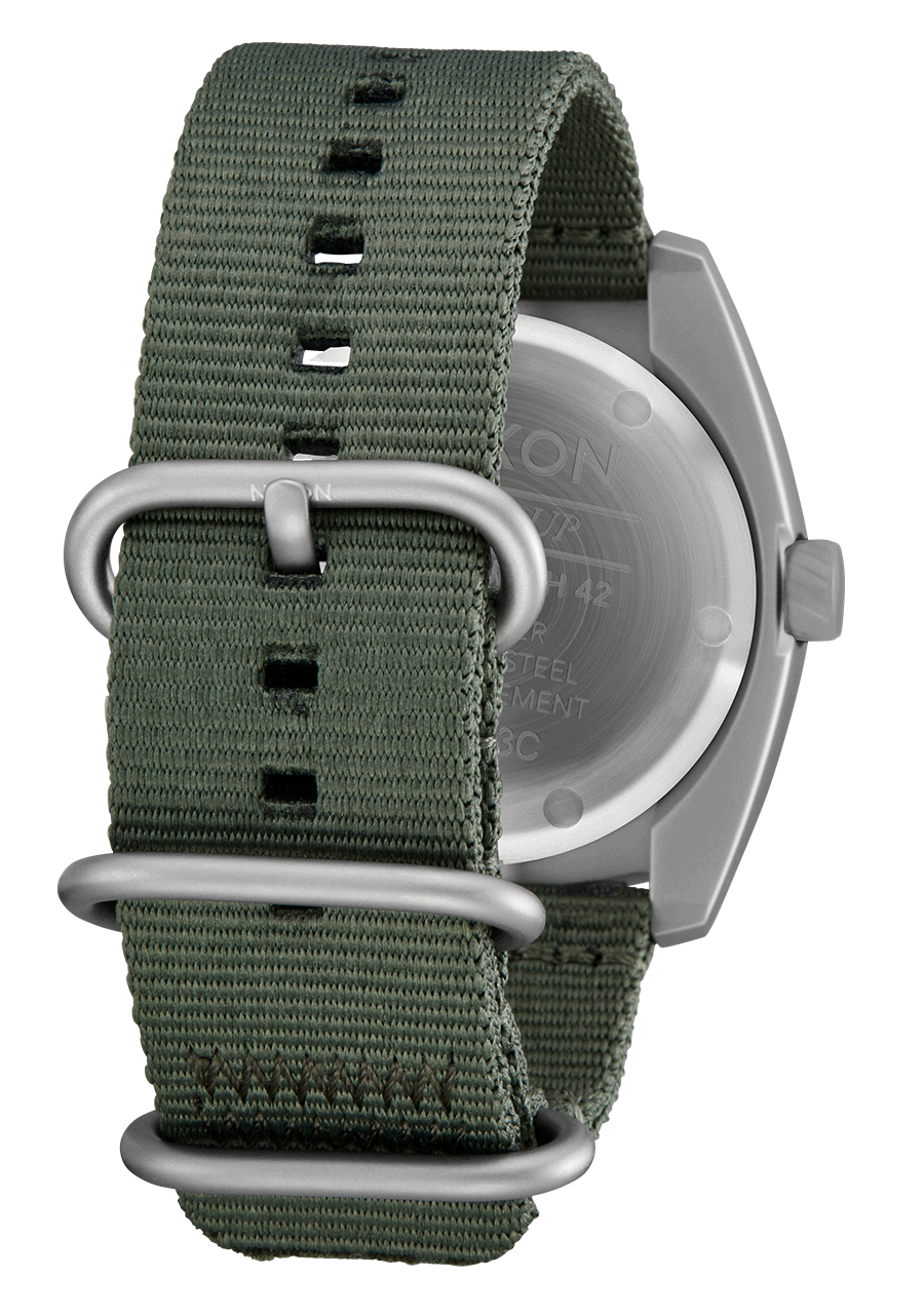 Nixon Clutch 42 | Matte Silver/Thyme