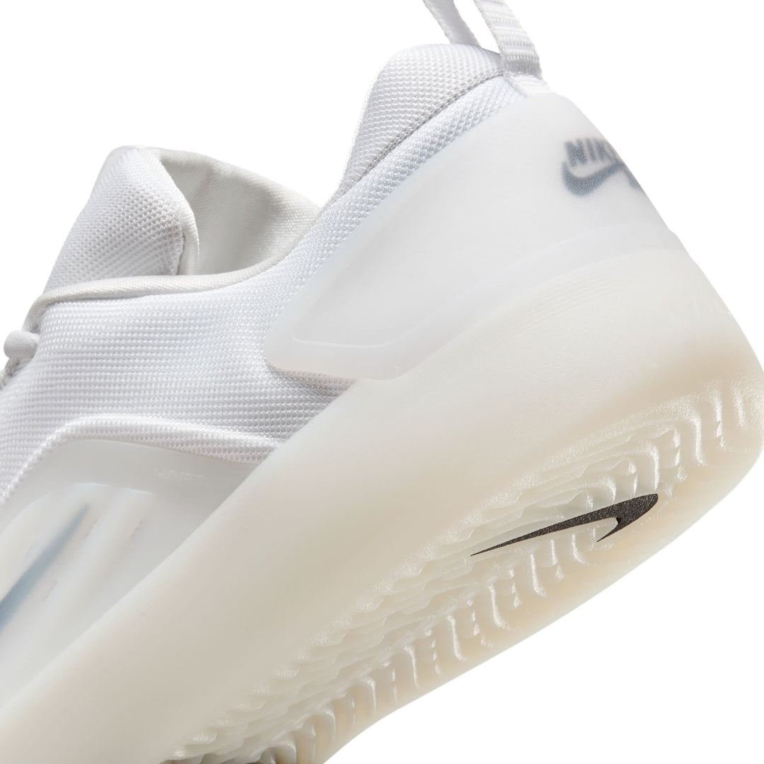 Nike SB Zoom Nyjah 4 Unisex Shoes | White/Black