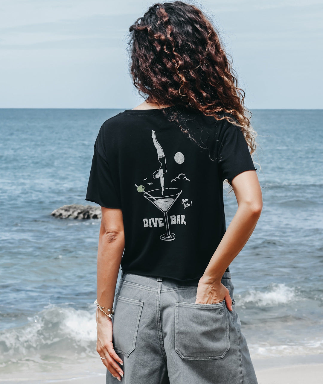 Jetty Dive Bar Tee (Women&