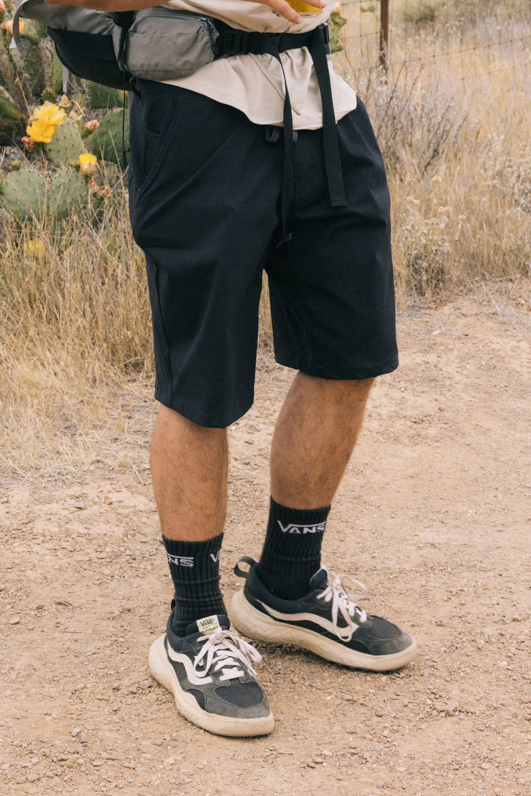 686 Everywhere 11 Short Relax (Mens) | Black