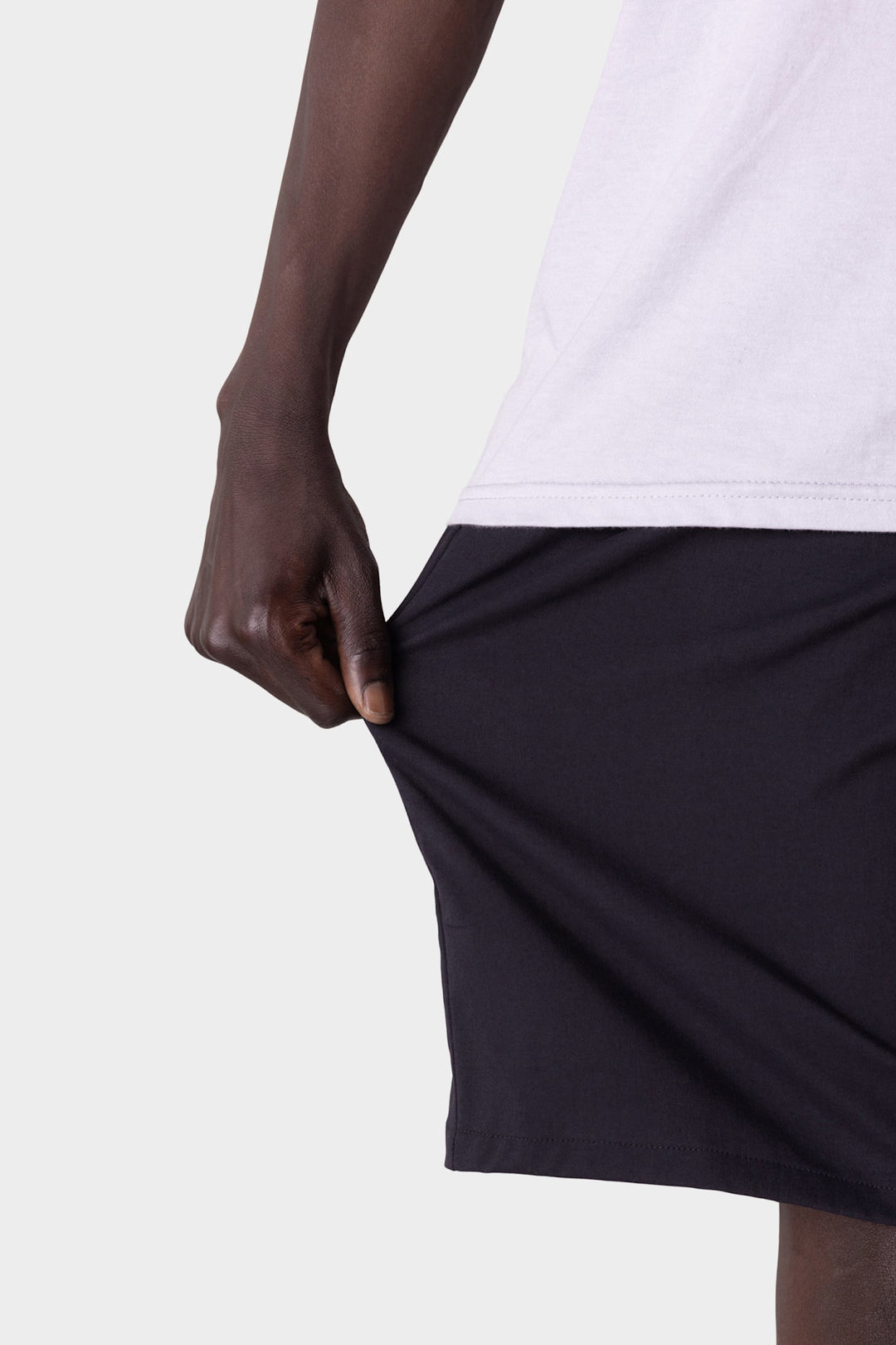 686 Everywhere 11 Short Relax (Mens) | Black