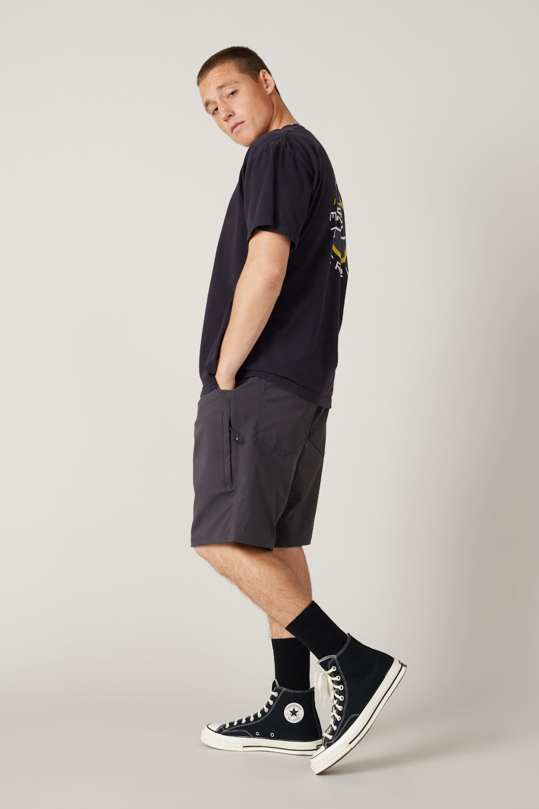 686 Everywhere 11 Short Relax (Mens) | Charcoal