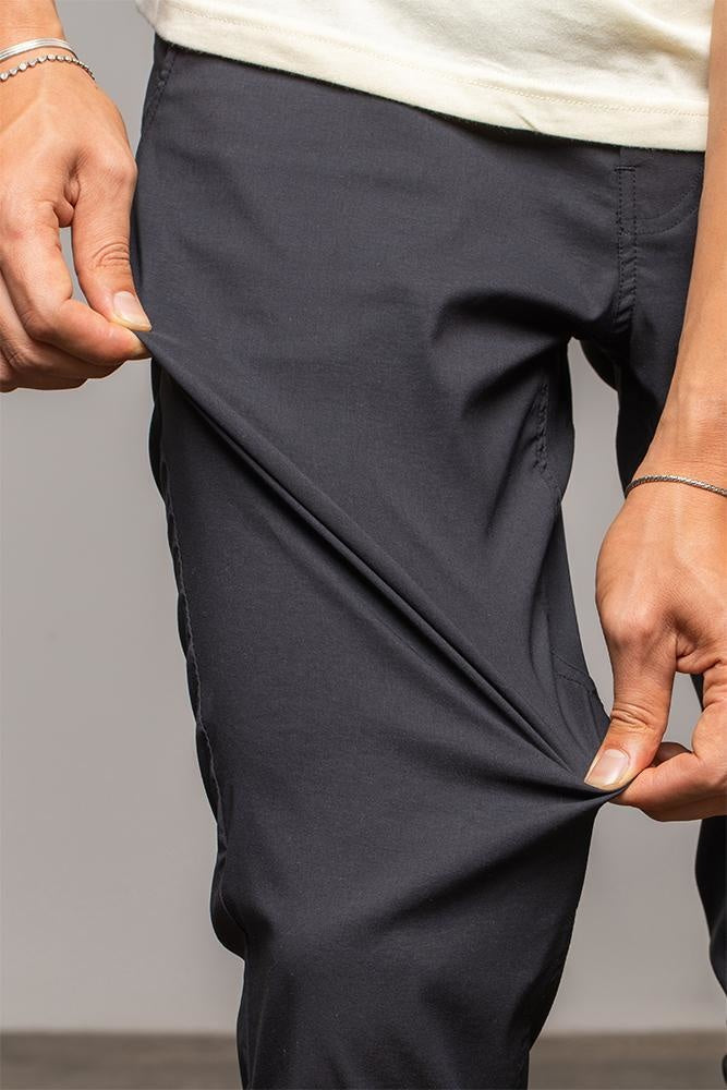 686 Everywhere Featherlight Chino Pant | Black
