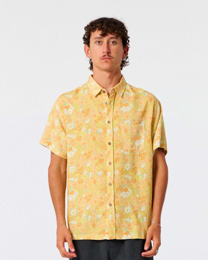 Critical Slide Hazed Floral Short Sleeve Shirt (Men&