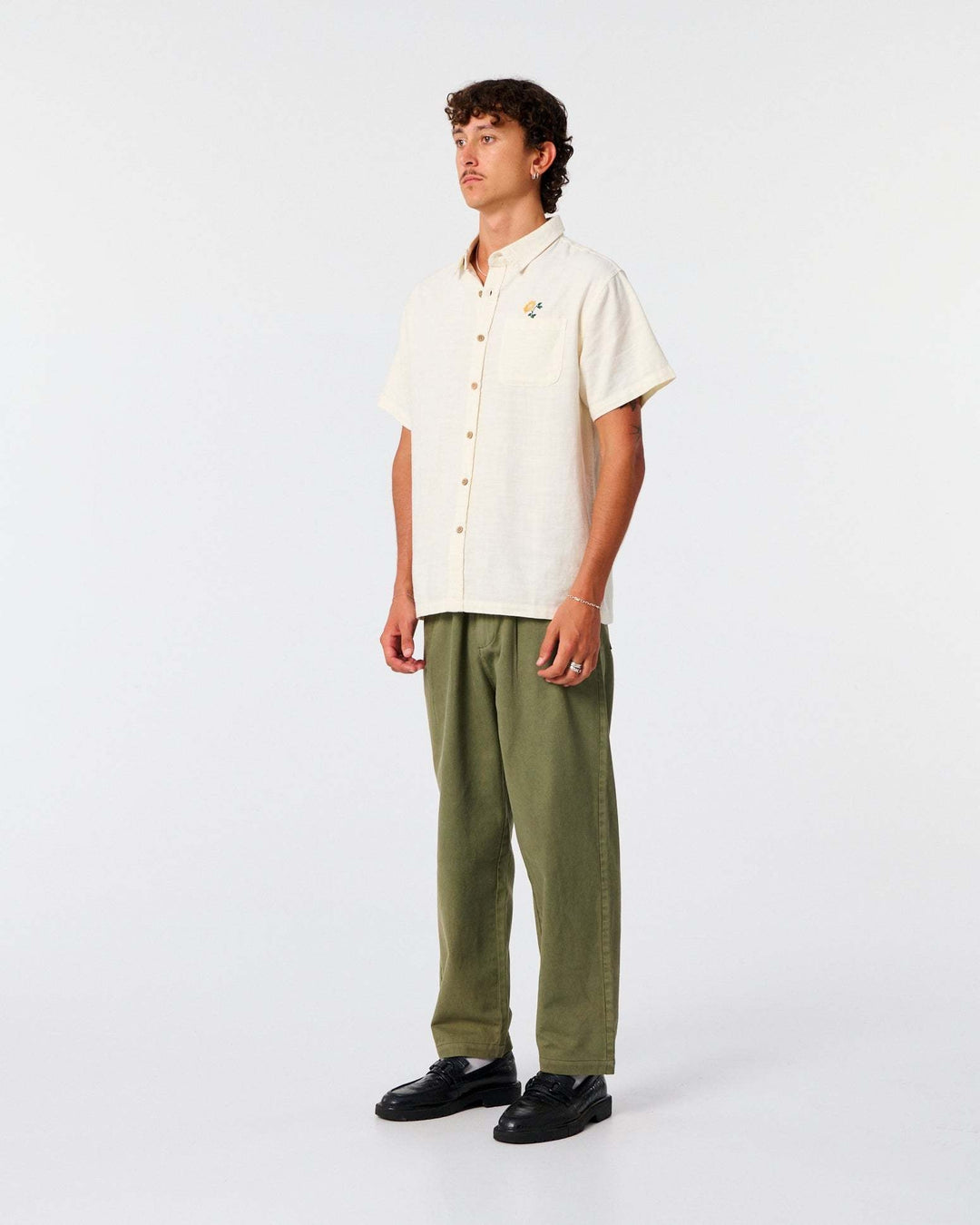 Critical Slide Peace Flower Embroidered Short Sleeve Shirt (Men&