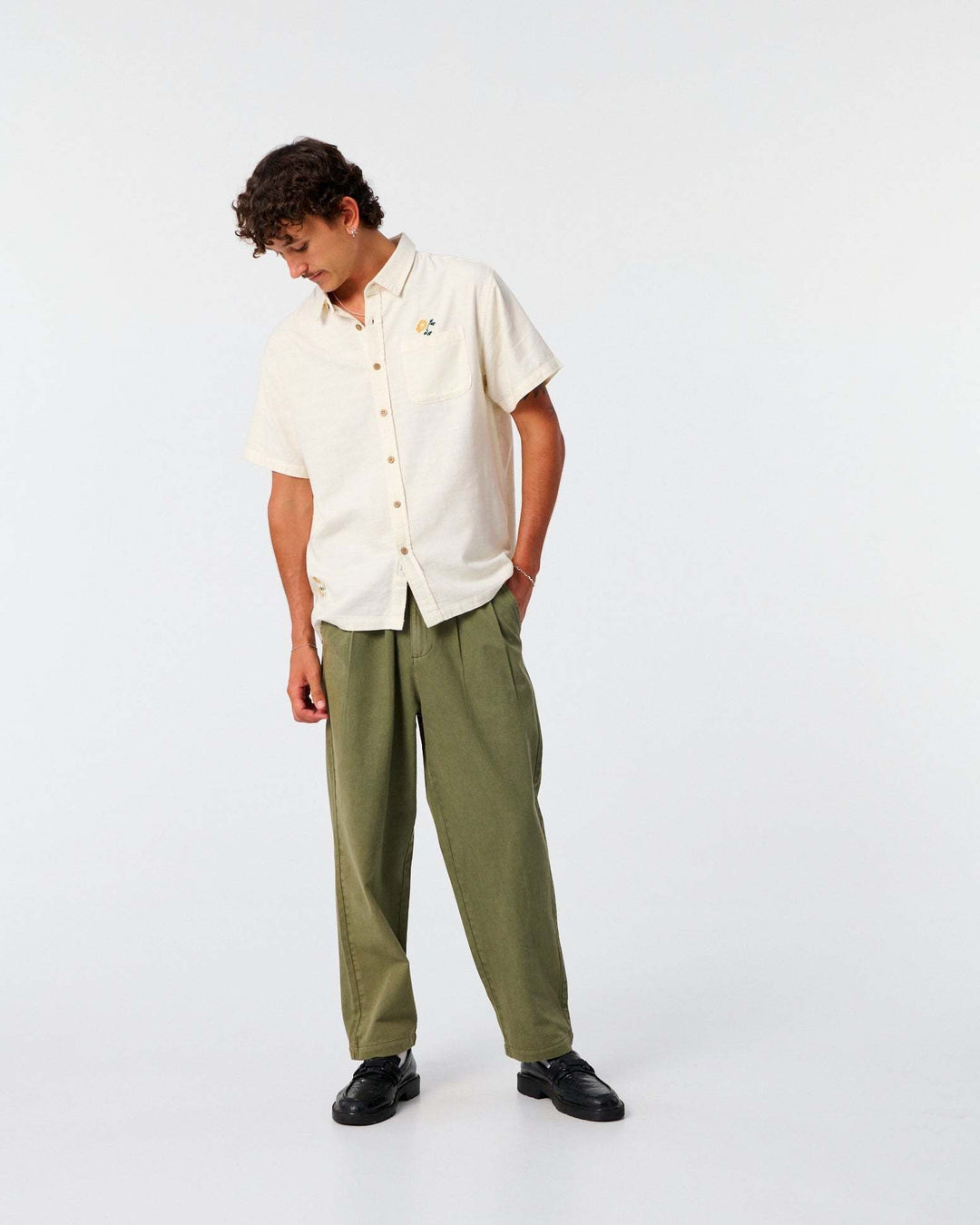 Critical Slide Peace Flower Embroidered Short Sleeve Shirt (Men&