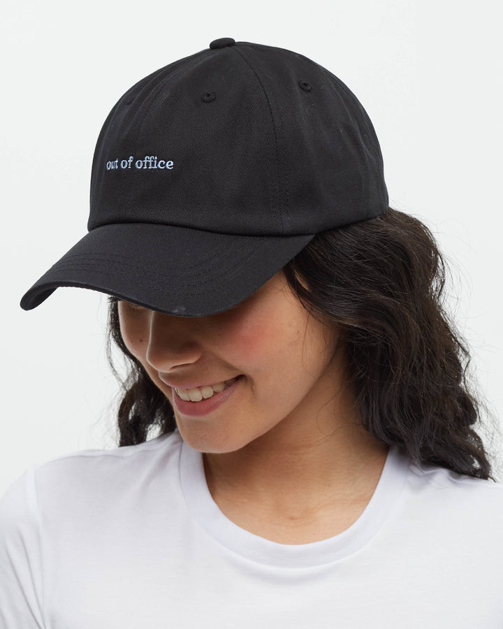 Tentree Slogan Peak Hat (Unisex) | Meteorite Black/Out of Office