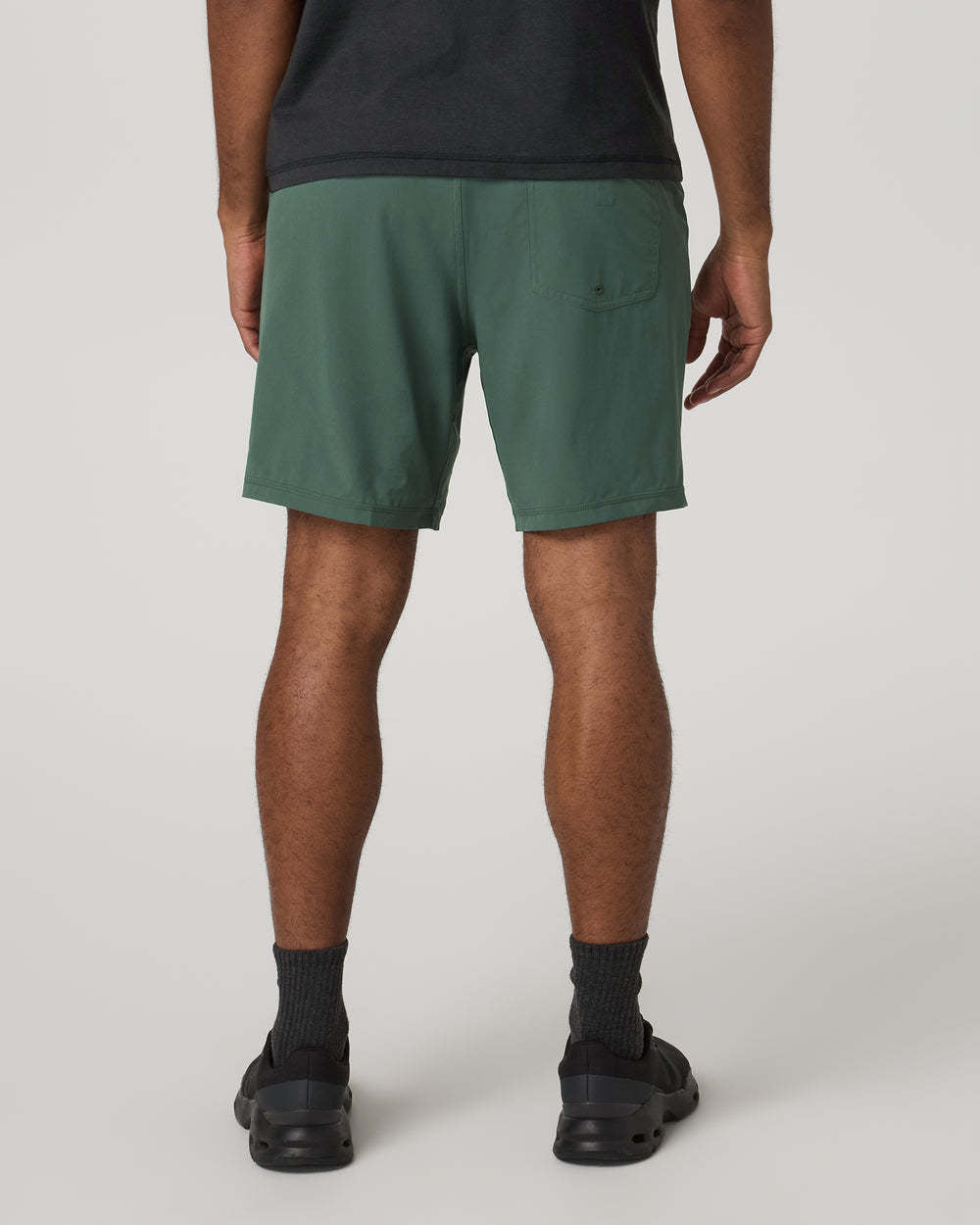 Vuori Kore Short Lined 7" (Mens) | Agate Green Tonal