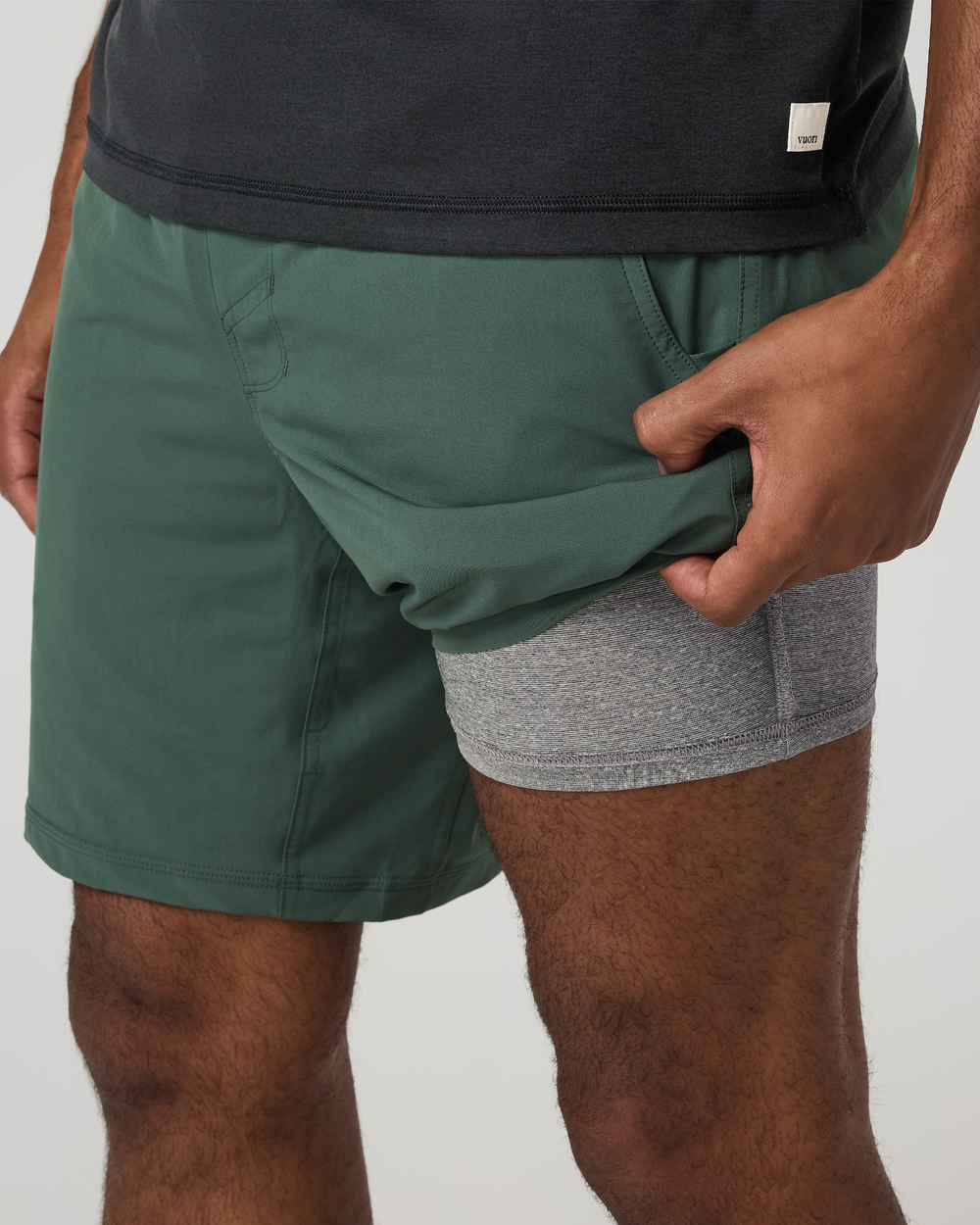 Vuori Kore Short Lined 7" (Mens) | Agate Green Tonal