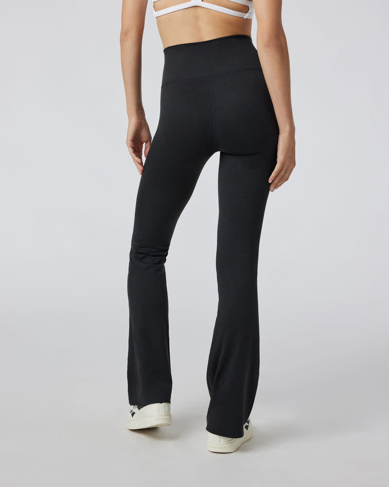Vuori Halo Slim Flare (Womens) | Black Heather