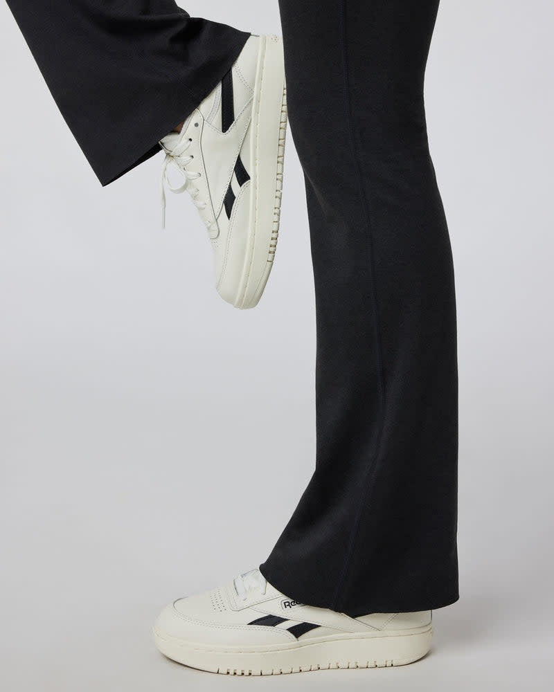 Vuori Halo Slim Flare (Womens) | Black Heather