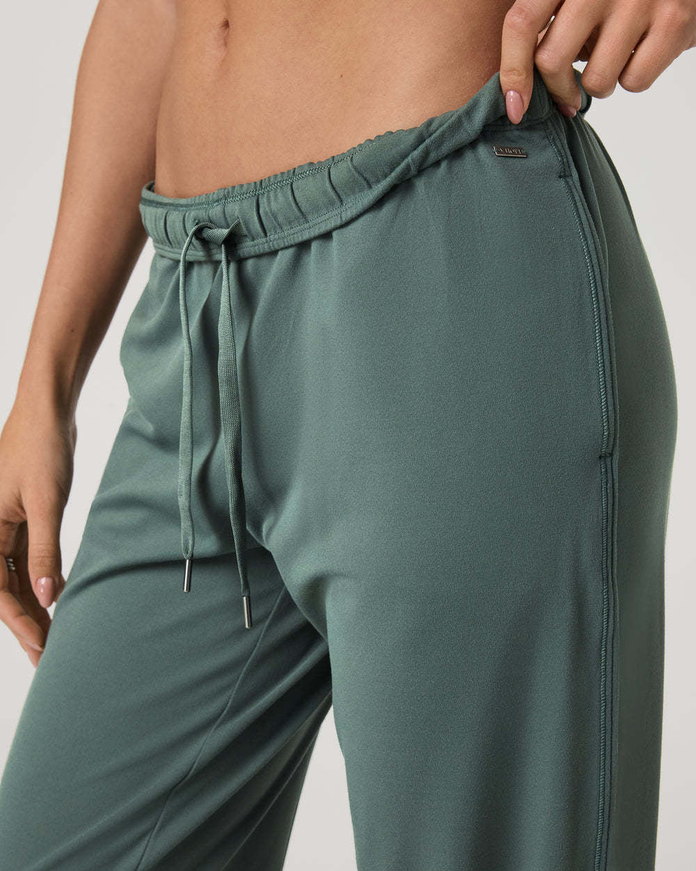 Vuori Halo Modern Sweatpant (Womens) | Agate Green