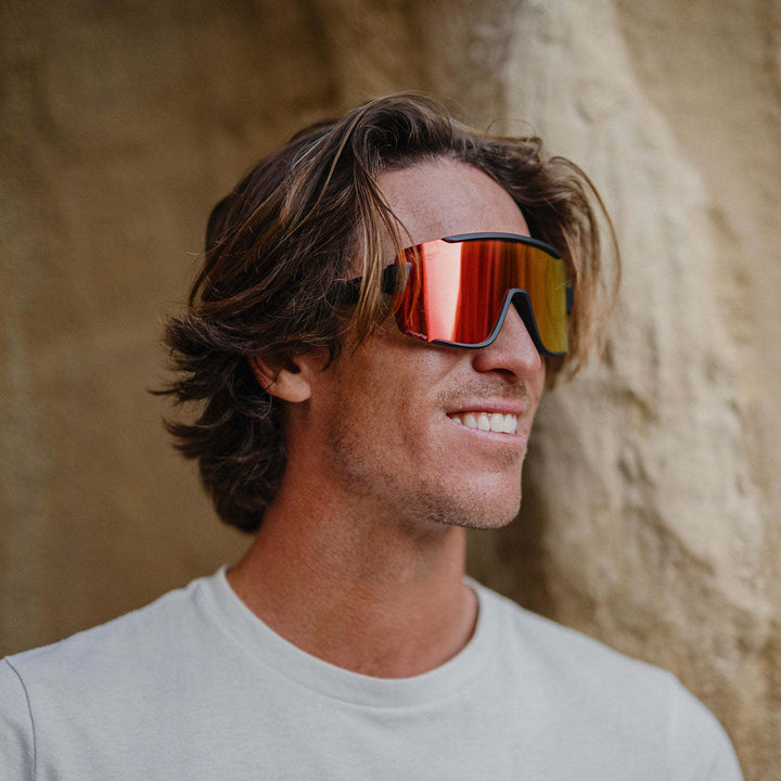 Smith Wildcat Matte Black | ChromaPop Red Mirror